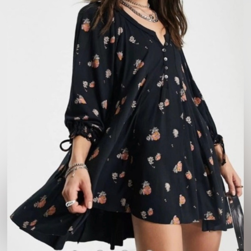 We The Free Black Floral Tunic - Picture 2 of 3